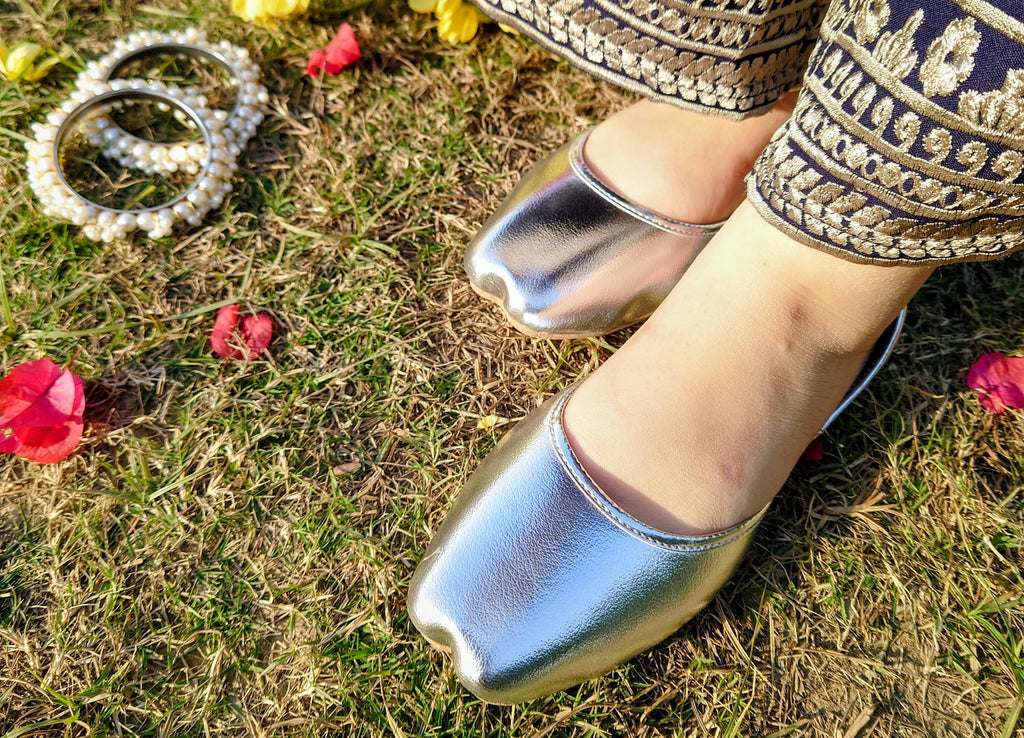 Silver Metallic Mojaris – Elegant Flats