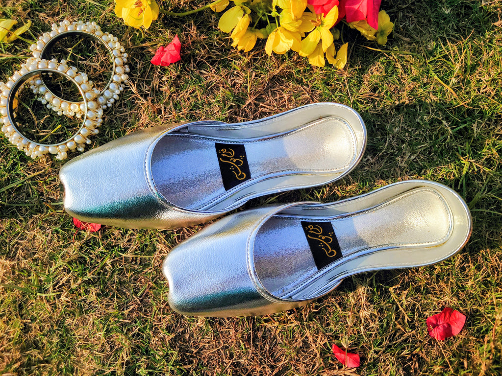 Silver Metallic Mojaris – Elegant Flats