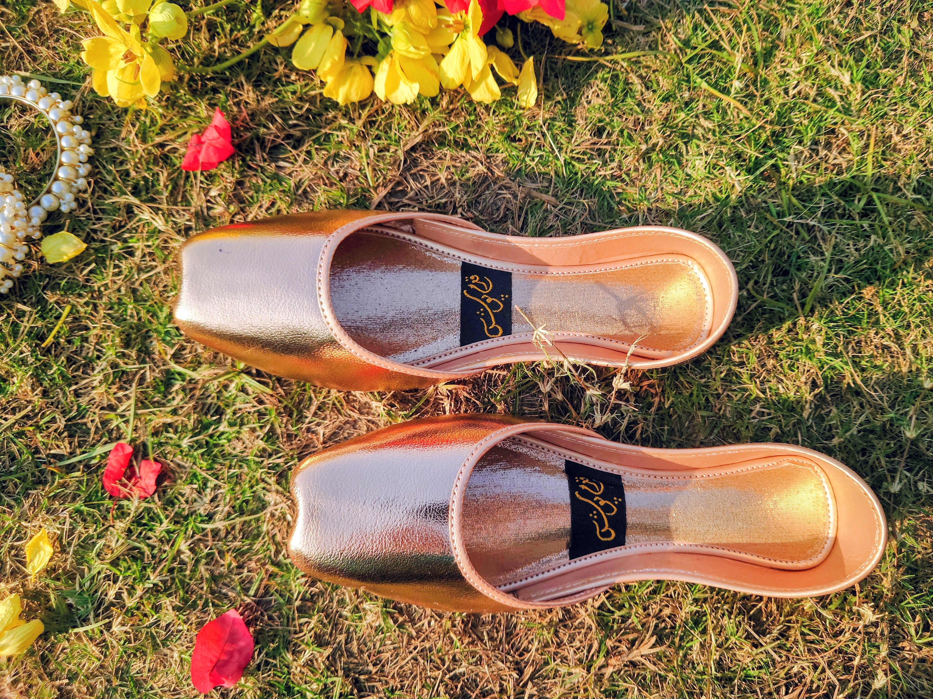 Gold Metallic Mojaris