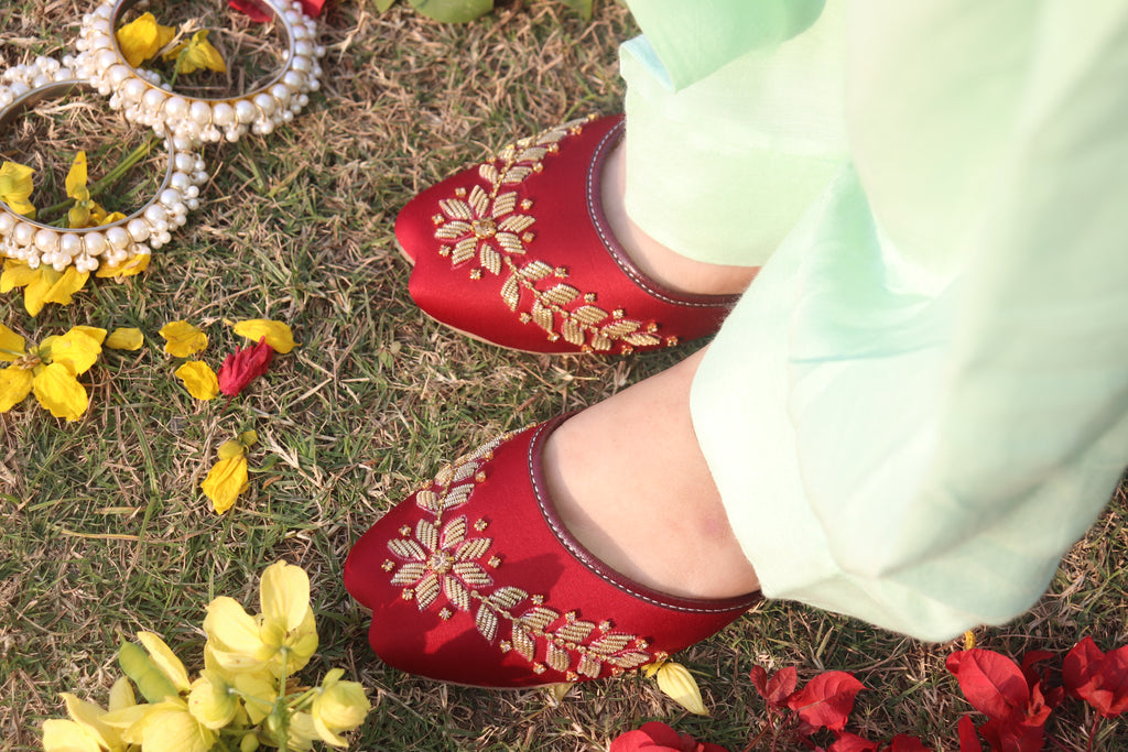 Red Handcrafted Embroidered Mojaris