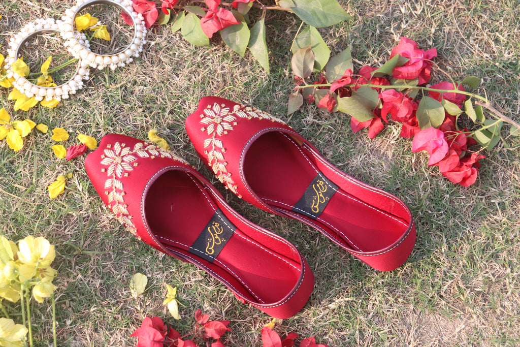 Red Handcrafted Embroidered Mojaris