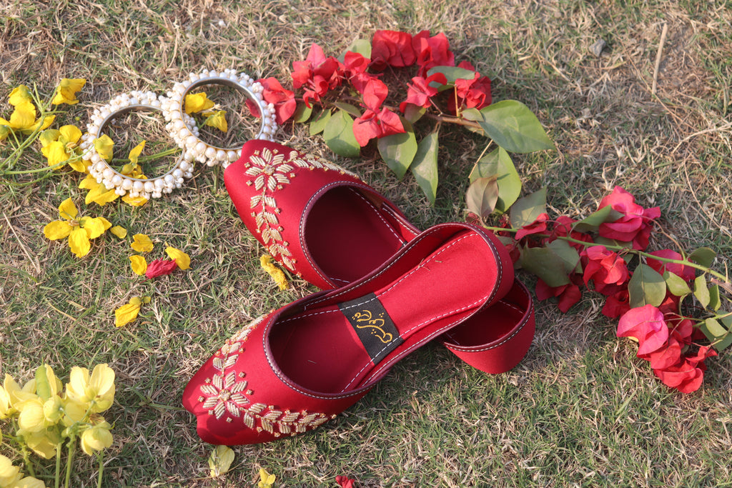 Red Handcrafted Embroidered Mojaris